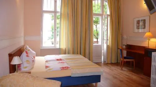 *** Otel City Pension Al Vita Berlin Almanya
