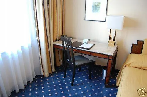 City Pension Al Vita Berlin 3*,